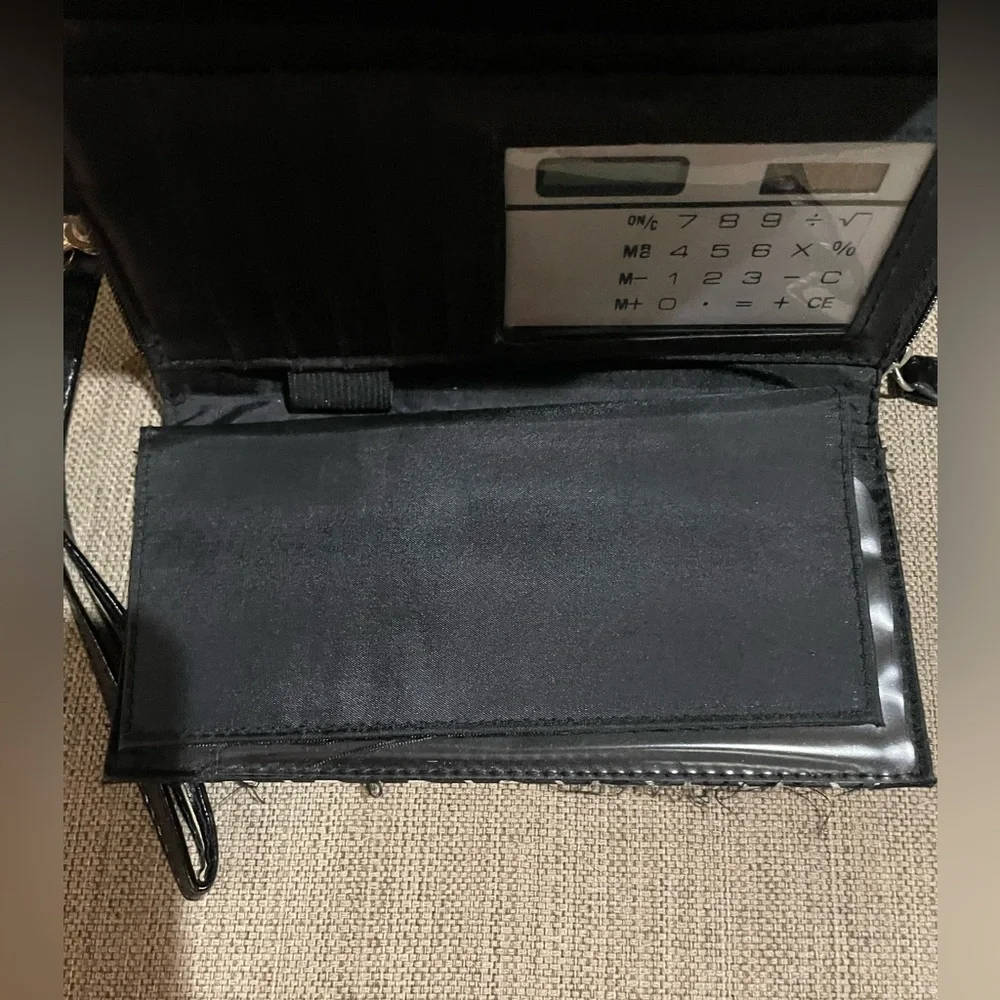 RARE FIND Vintage wallet w calculator gold tone snap closure & lots of Storage